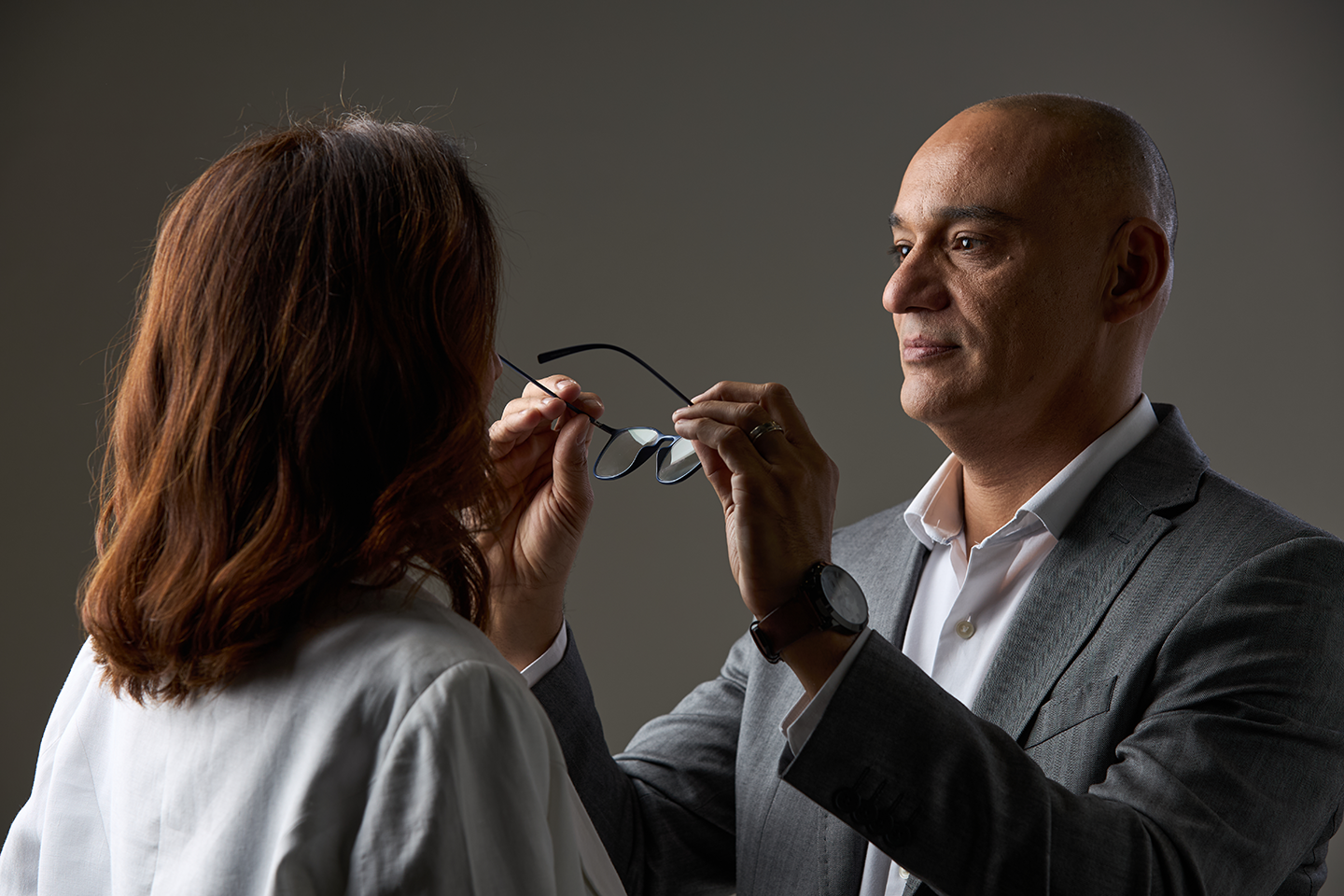 Dr. Wagner Gomes em avaliação oftalmológica